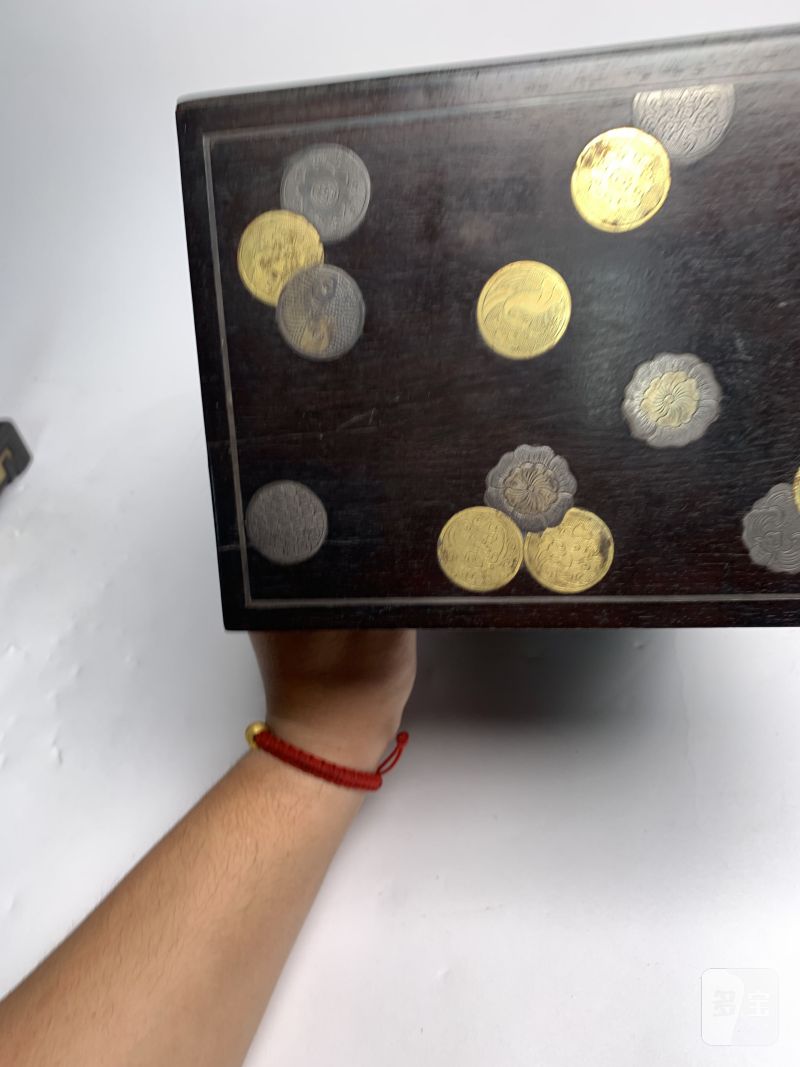 清 紫檀嵌金银海水江崖龙纹册页盒 - 图11
